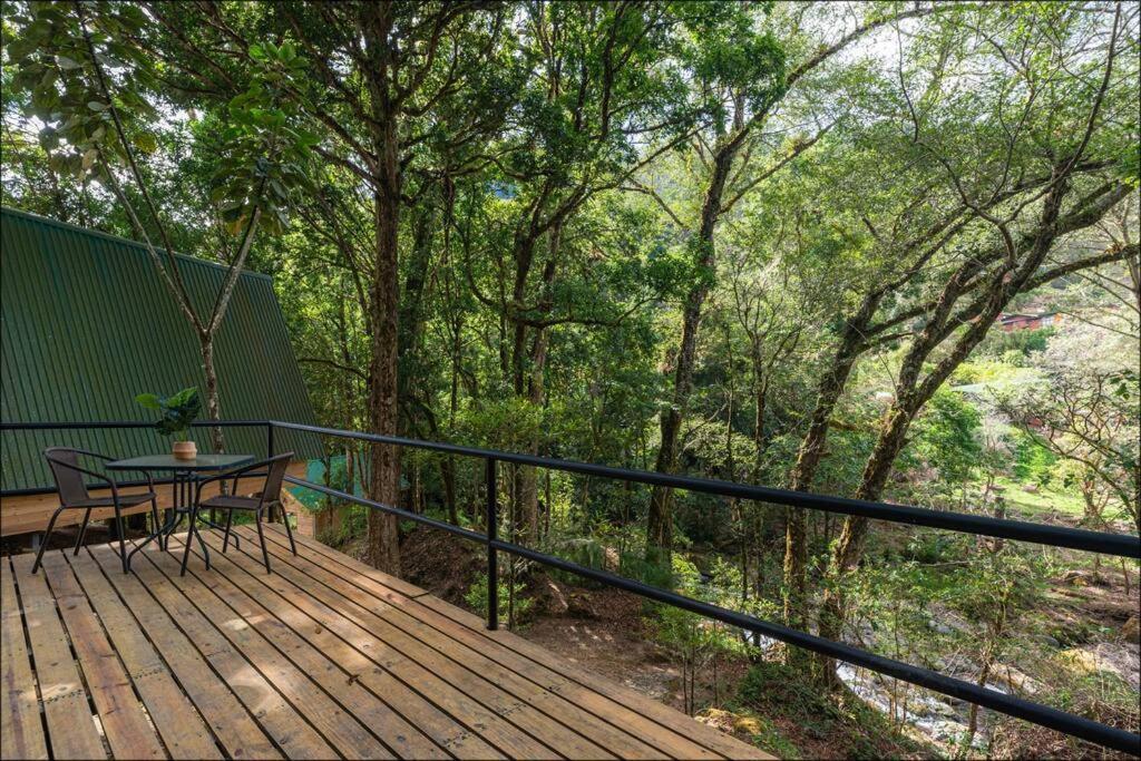 Unicorn Lodge: Direct Riverfront : Unique Experience San Gerardo de Dota Exterior foto